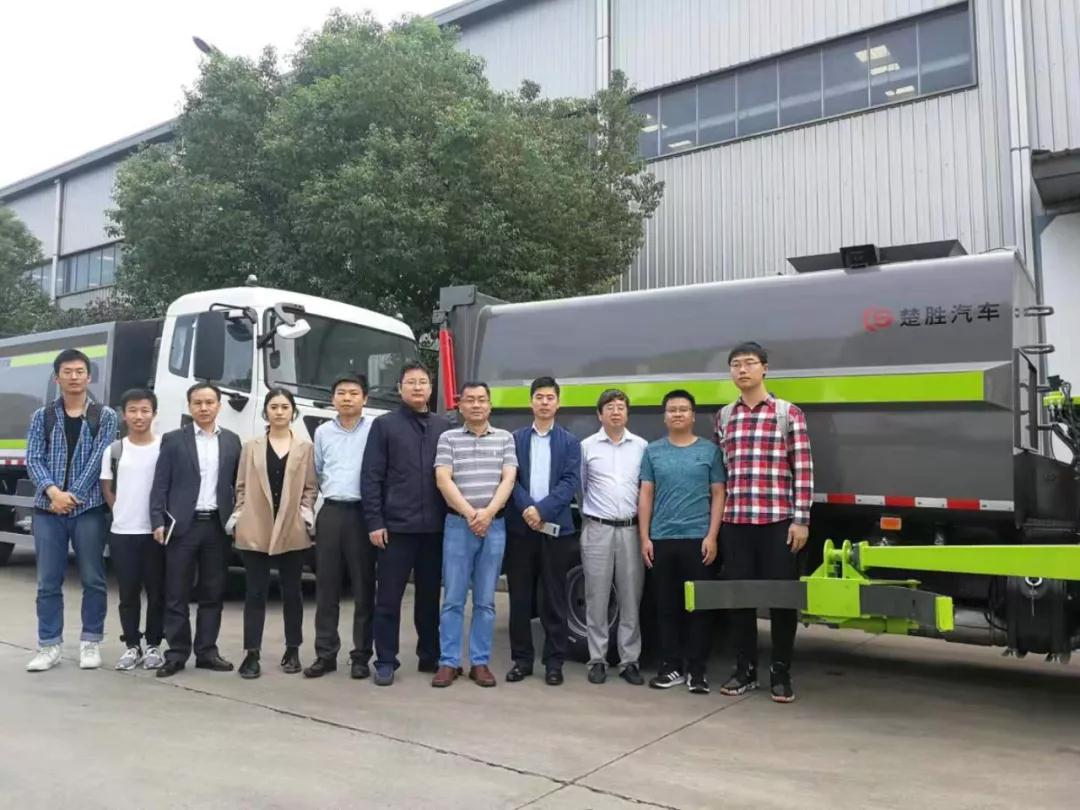 驚艷！“智能機械臂”自裝卸式垃圾車震撼問世